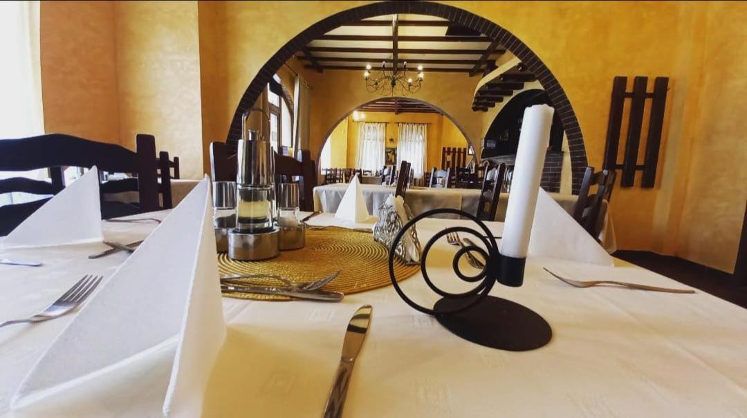 Restaurant Casa Miorita Hotel Buşteni Exterior foto